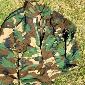 Brand new US Army jacket size Medium
